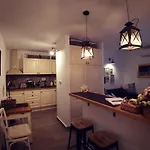 Liza\'S Downtown Apartment